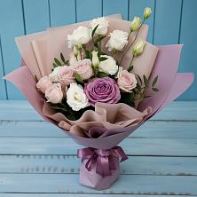 Букет цветов из:  Розы и Лизиантусы в Долгопрудном