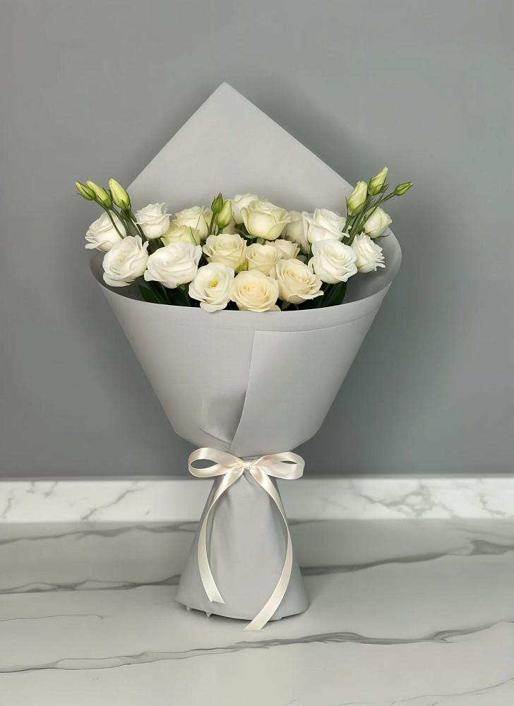 Букет цветов из: Розы и Лизиантусы в Долгопрудном