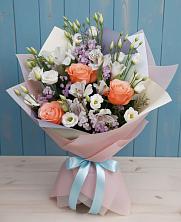 Букет цветов из:  Лизиантусы, Розы, Альстромерии и Гипсофила в Долгопрудном