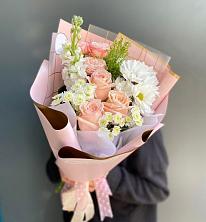 Букет цветов из:  Хризантемы и Розы в Долгопрудном