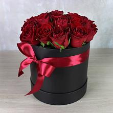 Цветочная композиция из Розы в шляпной коробке в Долгопрудном