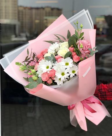 Букет цветов из: Розы, Лизиантусы и Хризантемы в Долгопрудном